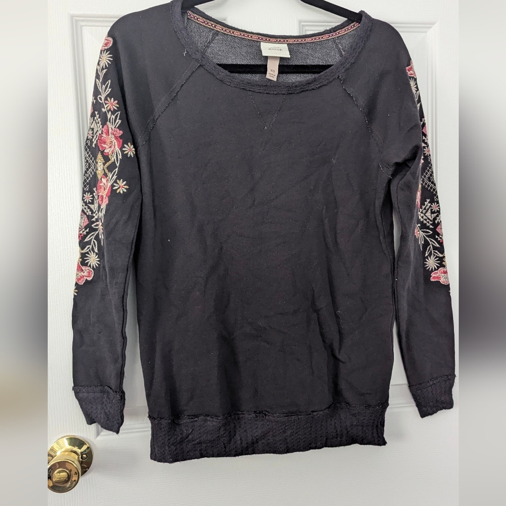 Knox Rose Embroidered Women's Sweatshirt